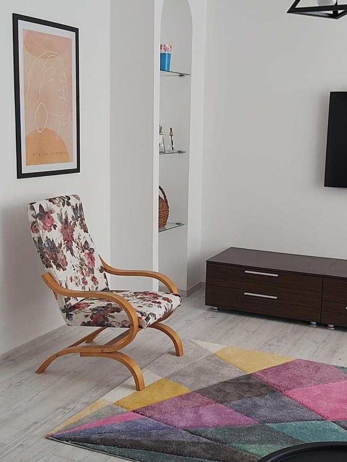 דבה Chic Apartament מראה חיצוני תמונה